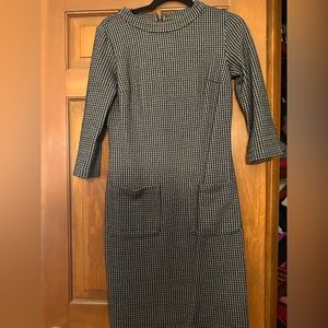 Houndstooth dress…with pockets!